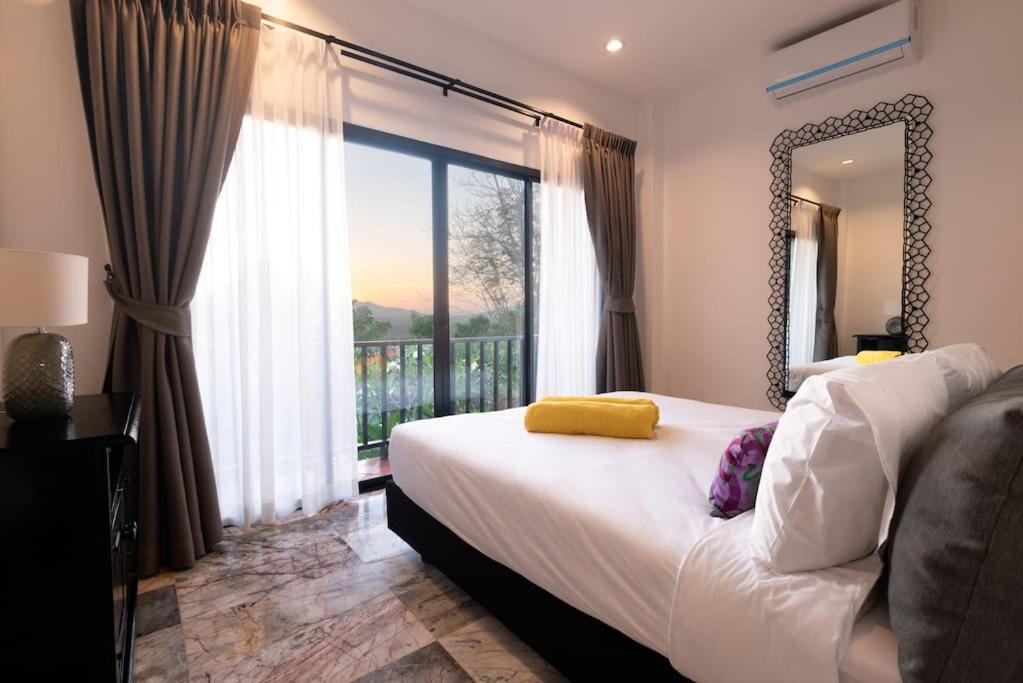 Vila Panoramic 4br Cape Yamu Seaview Pool